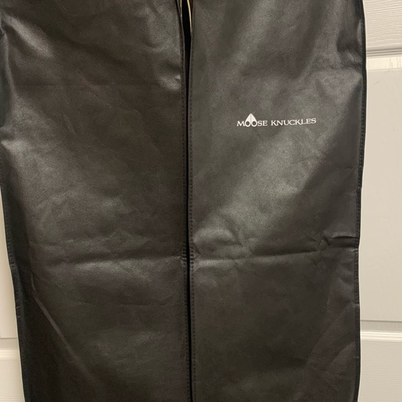 Ready for the cold weather with a Moose Knuckles new Stirling Parka - Picture 5 of 7